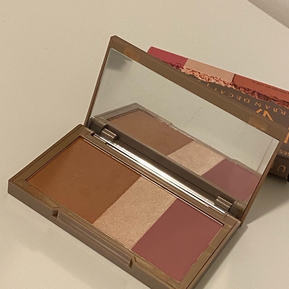 Urban decay flushed blush highlight and contour palette. - Picture 4 of 4